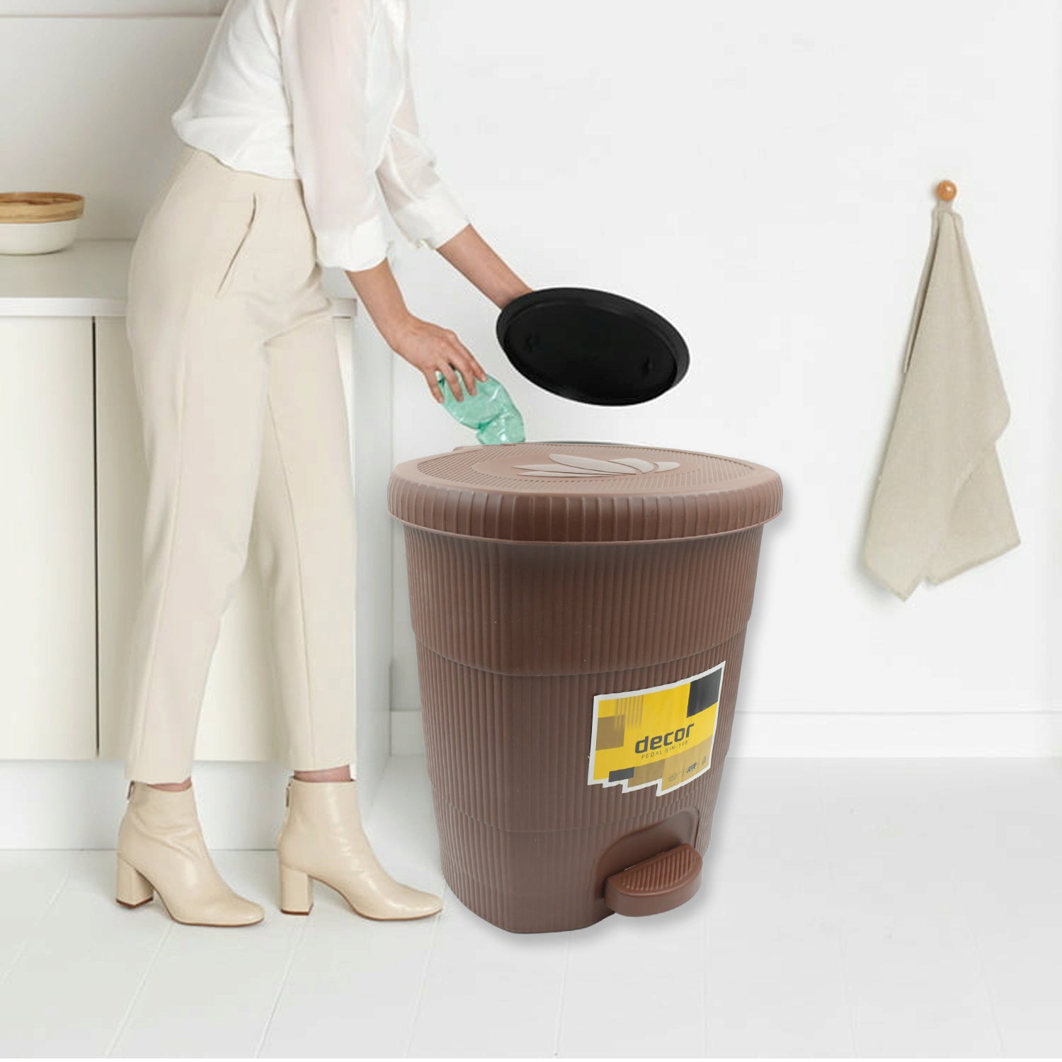 3636 Homeware Dustbin Clean Mini Small Size Plastic Pedal Dustbin Used For Kitchen Office Car (1 Pc)