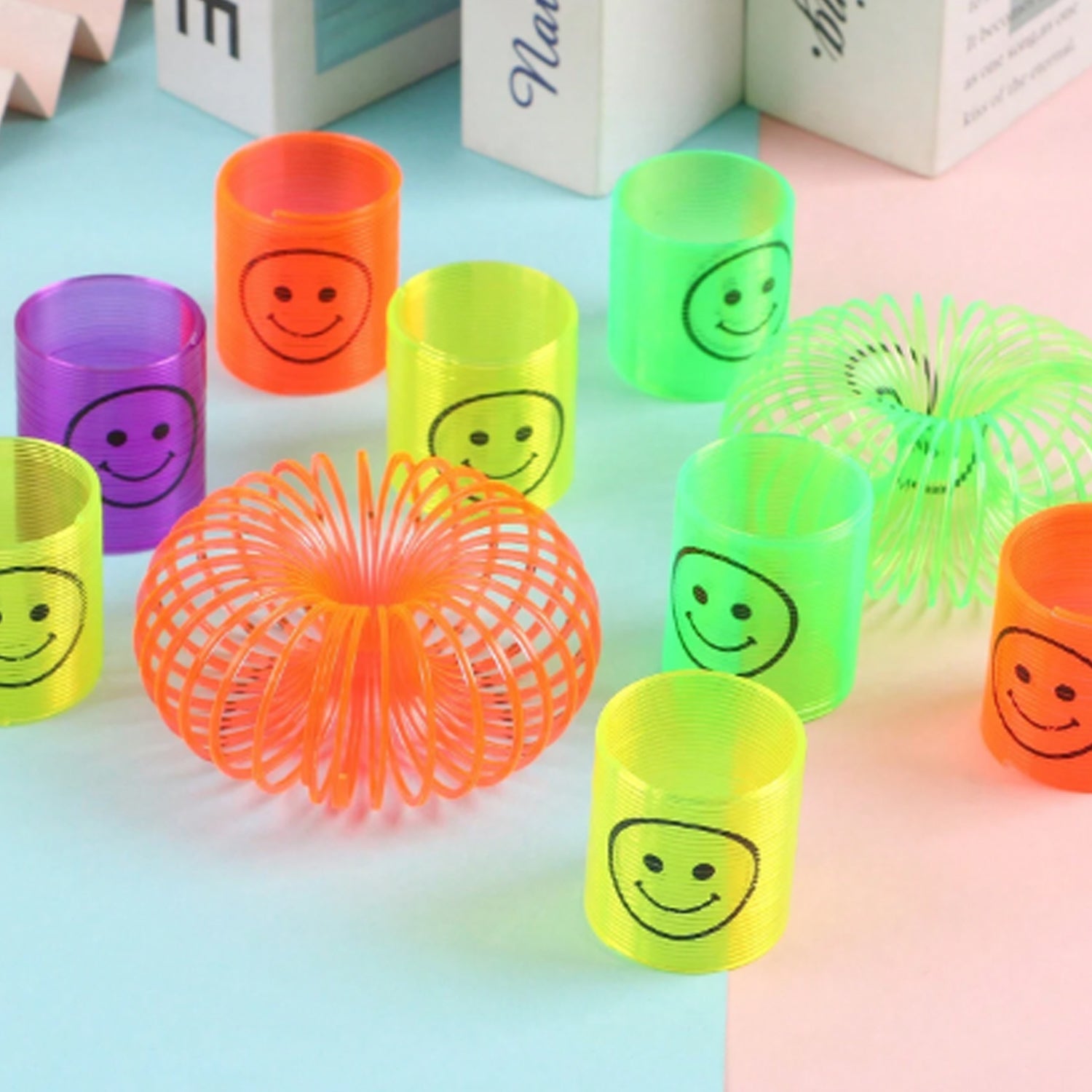 17745 Multicolor Magic Smiley Spring Spring Toys Slinky Slinky Spring Toy Toy For Kids For Birthdays Compact And Portable Easy To Carry (12 Pcs Set)