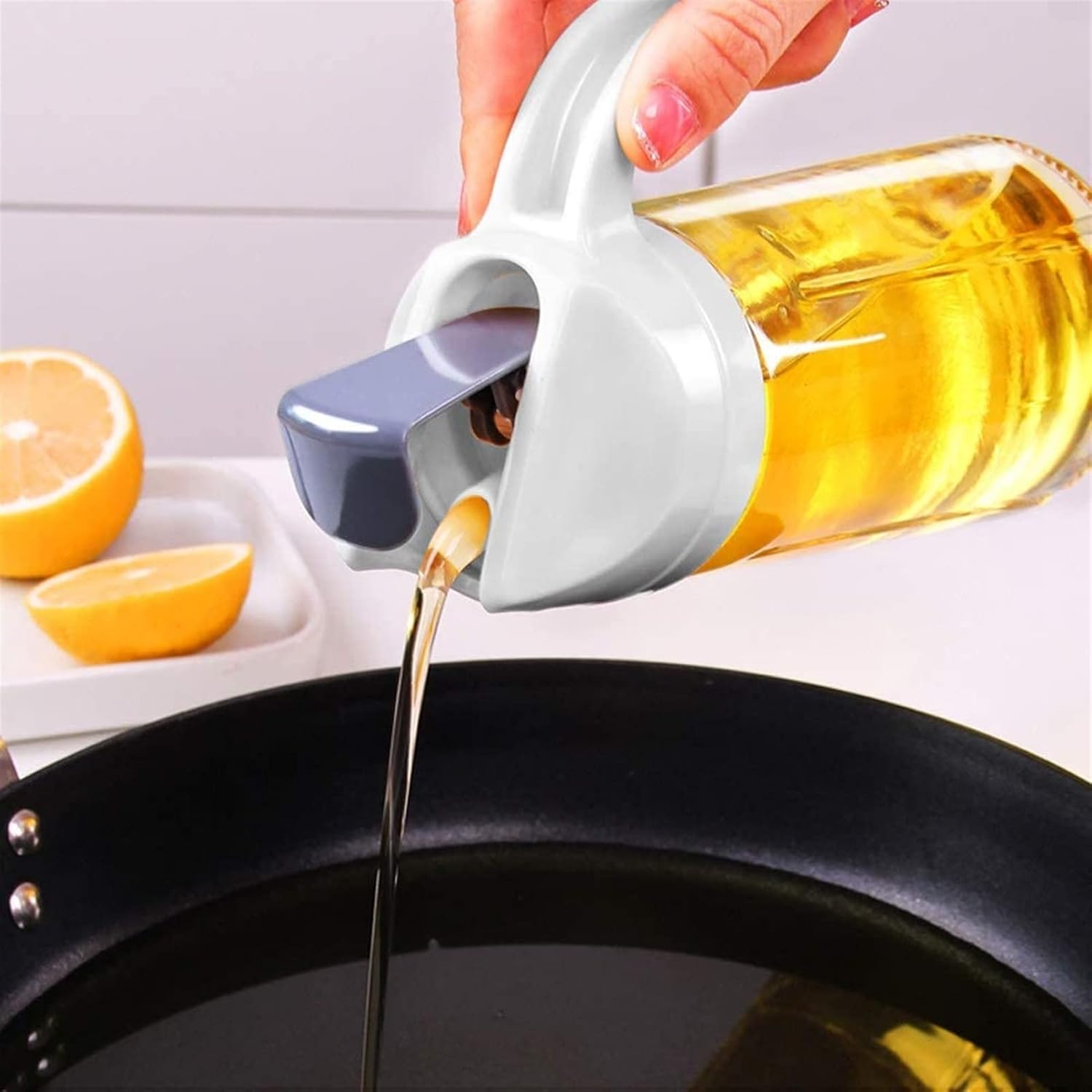 Kitchen Glass Oil Bottle Dispenser Automatic Opening Closing Home Bottles For Oil And Vinegar Honey Olive Oil Container (630ml)